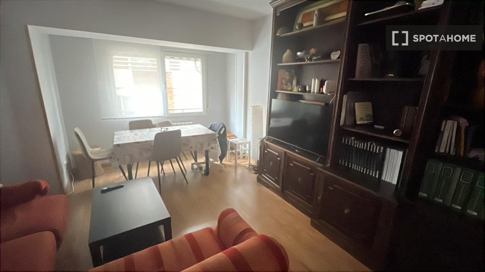 Double room Madrid, 3 beds, 75m² — photo 17