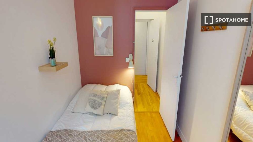 Double room Paris, 5 beds, 110m² — photo 1