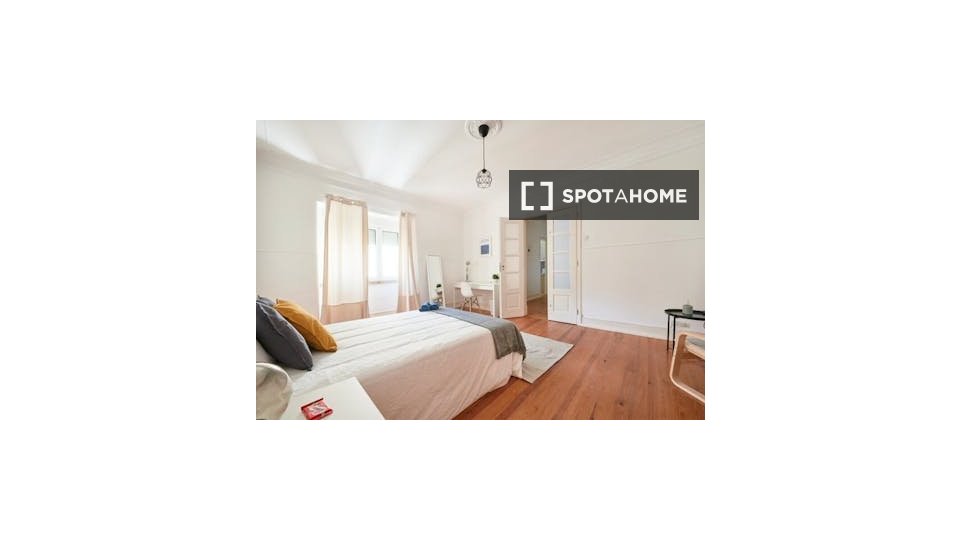 Double room Lisbon, 5 beds — photo 14