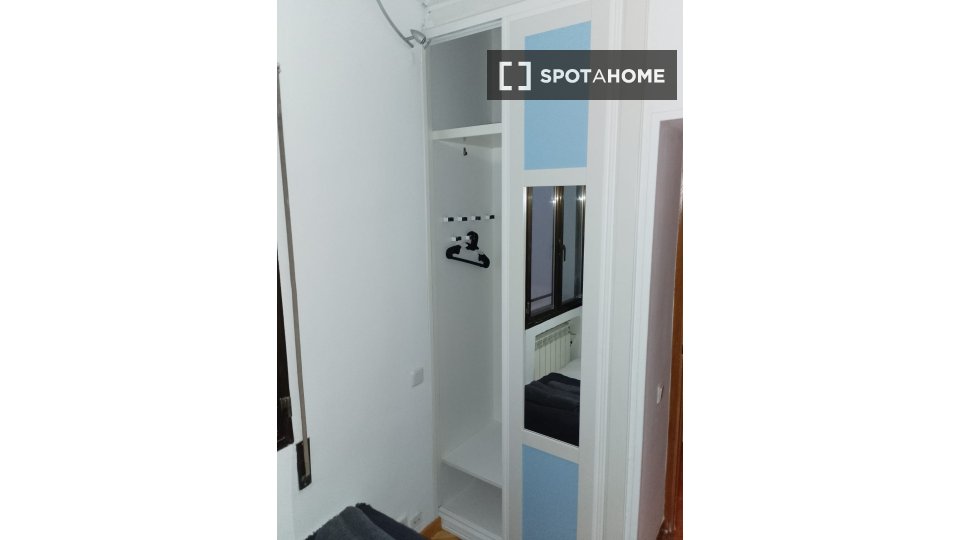 Double room Madrid, 4 beds, 140m² — photo 9