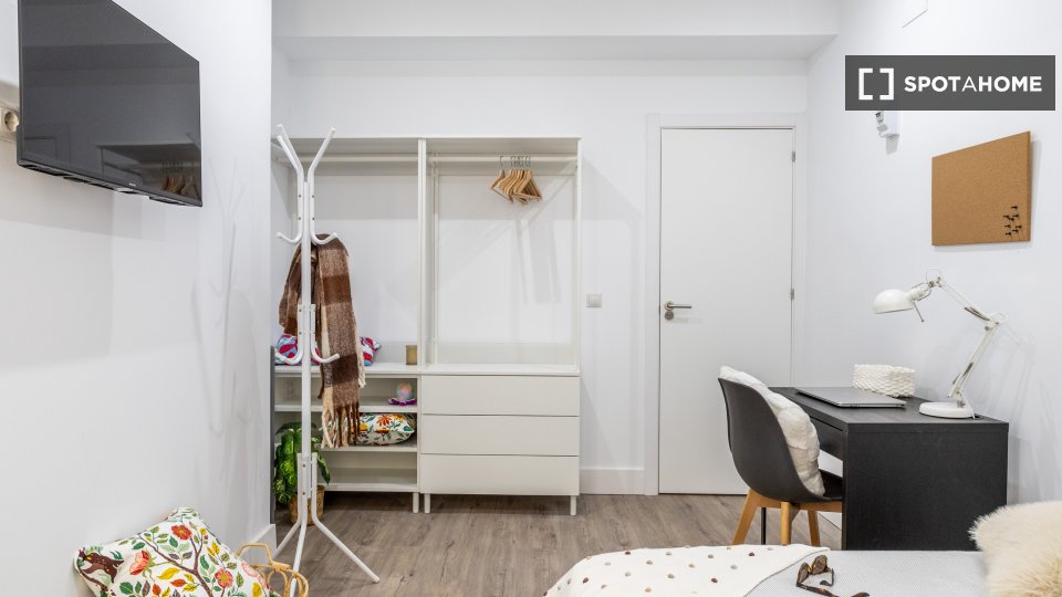 Double room Madrid, 9 beds, 210m² — photo 13