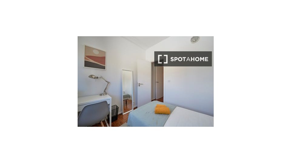 Double room Lisbon, 6 beds — photo 11
