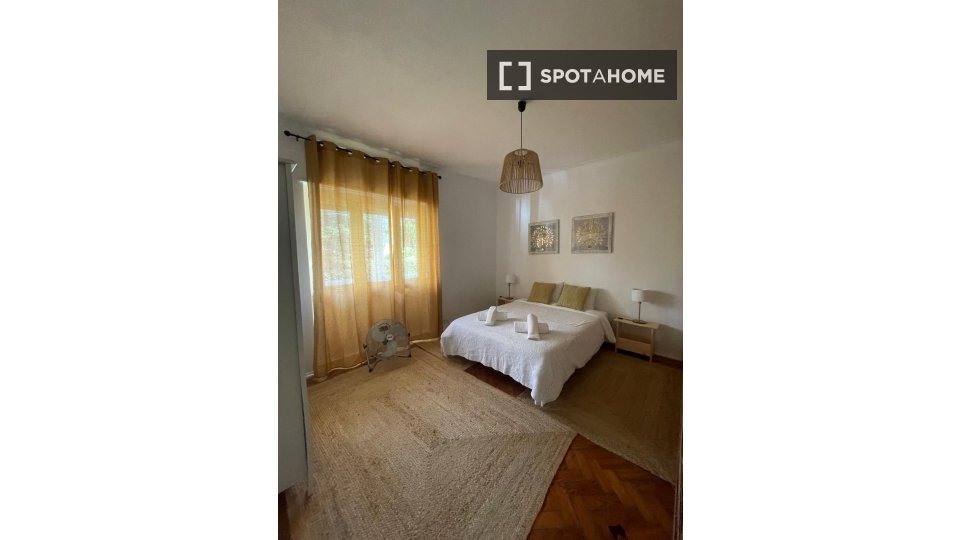 Double room Lisbon, 3 beds, 150m² — photo 10