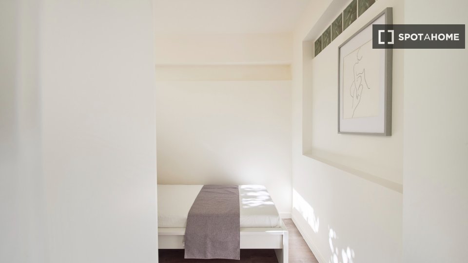 Double room Lisbon, 4 beds — photo 42