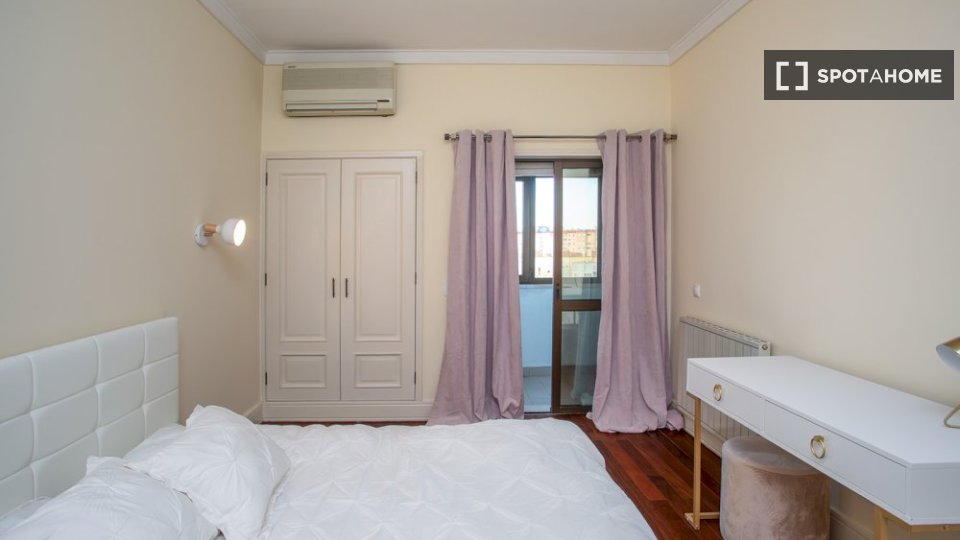 Double room Lisbon, 8 beds — photo 1