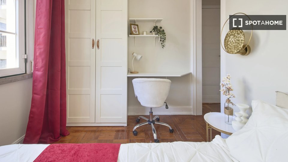 Double room Lisbon, 4 beds — photo 13