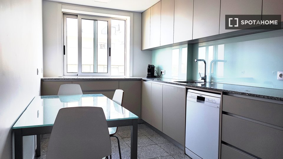 Apartment Porto, 4 beds, 165m² — photo 19