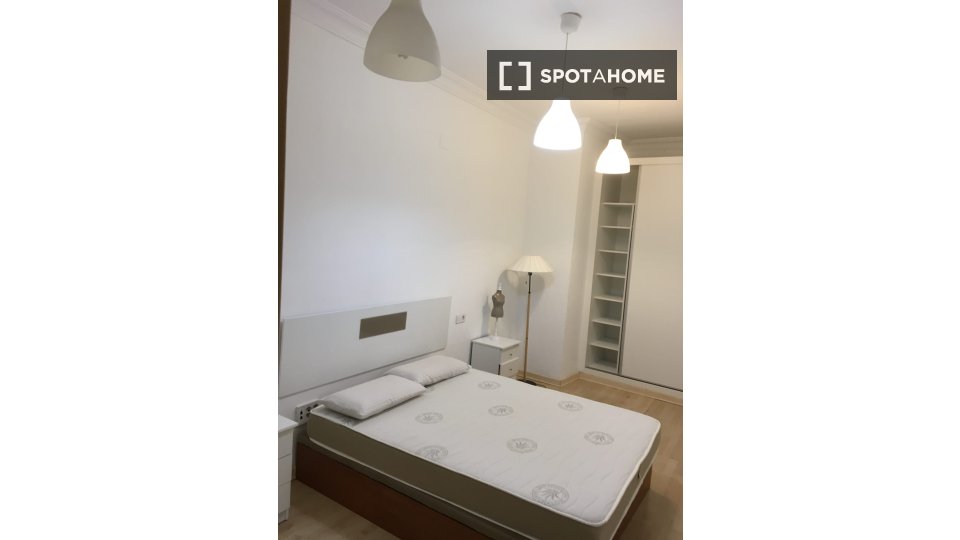 Double room Valencia, 3 beds, 103m² — photo 22