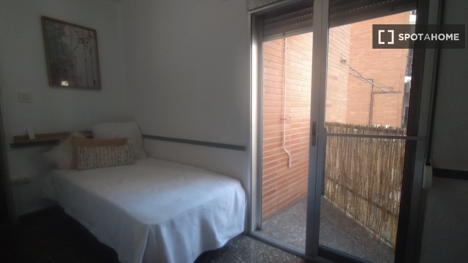 Double room Valencia, 4 beds, 75m² — photo 1