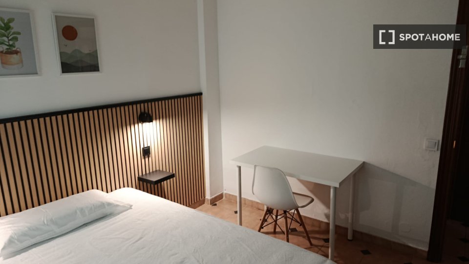 Double room Madrid, 3 beds — photo 22