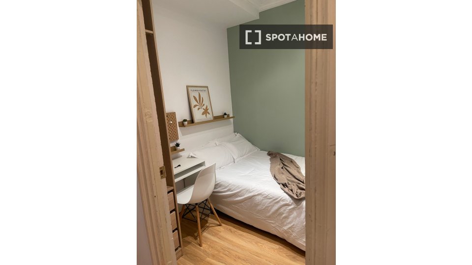 Double room Madrid, 10 beds, 173m² — photo 32