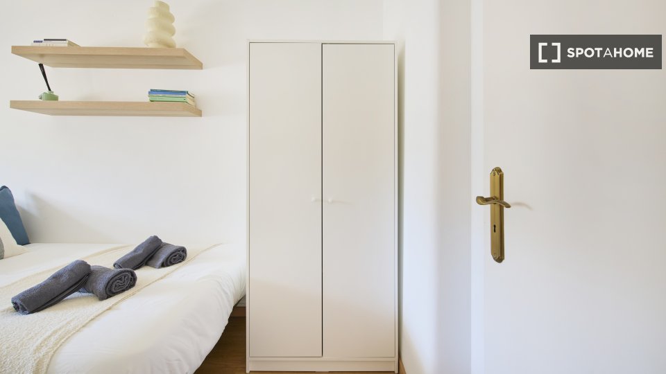 Double room Lisbon, 6 beds — photo 13