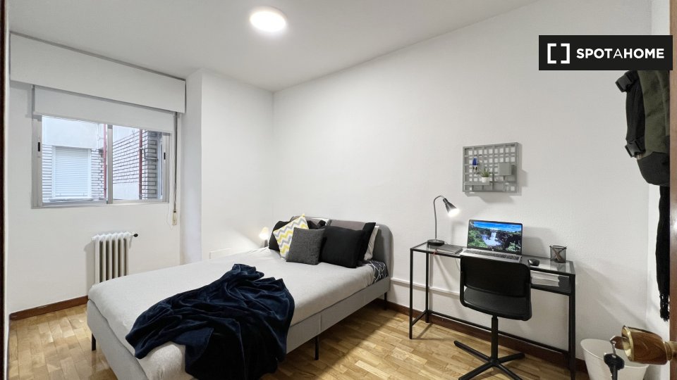 Double room Madrid, 5 beds, 95m² — photo 16