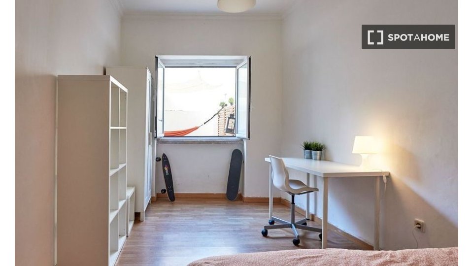 Double room Lisbon, 2 beds — photo 5