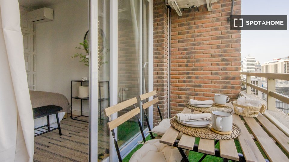 Double room Madrid, 7 beds, 200m² — photo 6