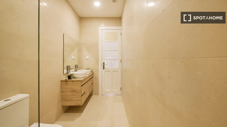 Double room Lisbon, 6 beds — photo 9