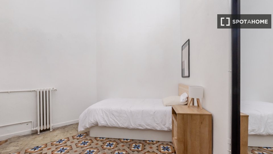 Double room Barcelona, 10 beds, 252m² — photo 10