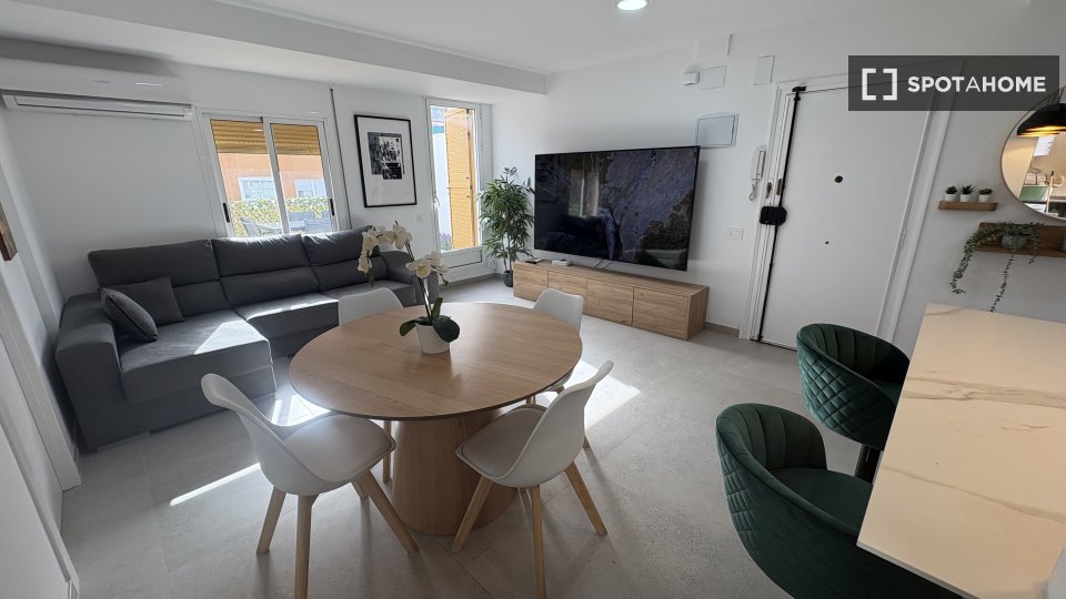 Double room Valencia, 1 bed, 190m² — photo 4