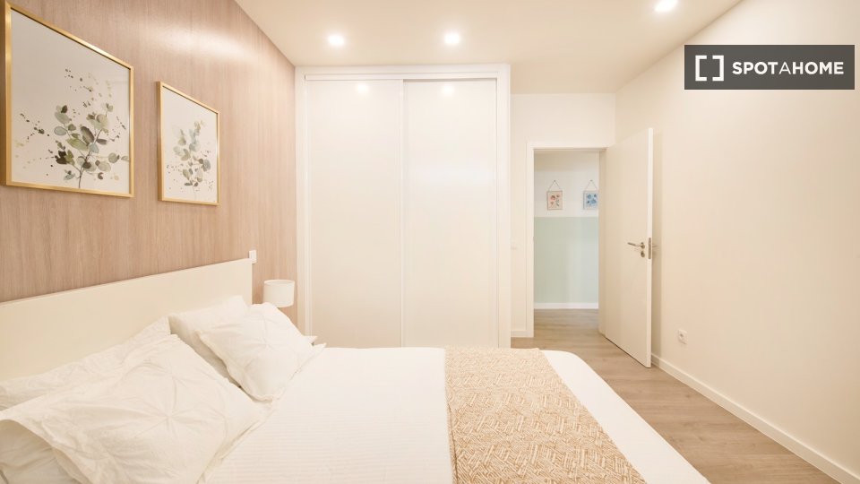 Double room Lisbon, 4 beds — photo 40