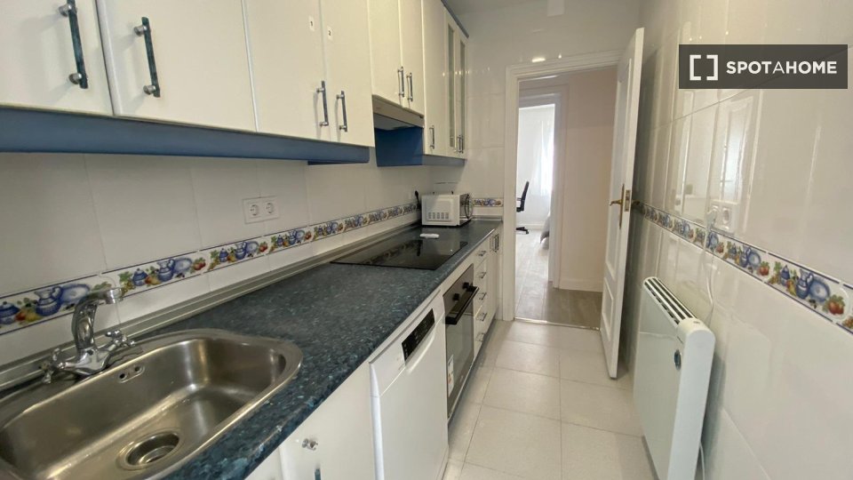 Double room Madrid, 4 beds — photo 13