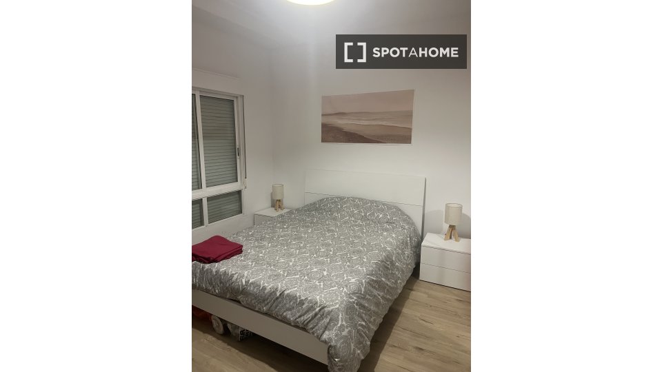 Double room Alicante, 3 beds, 90m² — photo 4