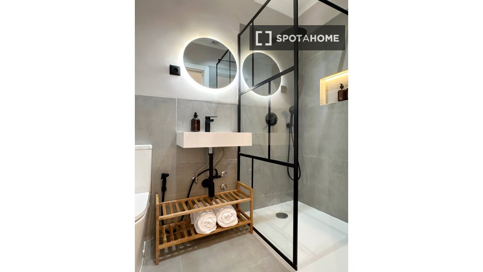 Apartment Lisbon, 2 beds, 70m² — photo 3