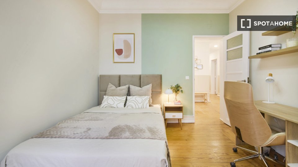 Double room Lisbon, 6 beds — photo 12