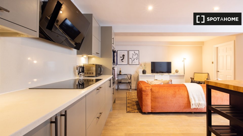 Apartment London, 2 beds — photo 19