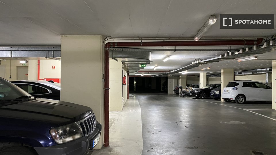 Apartment Lisbon, 2 beds, 100m² — photo 15