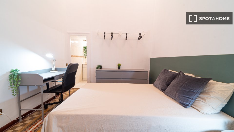 Double room Barcelona, 8 beds, 190m² — photo 14