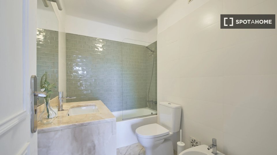 Double room Lisbon, 7 beds — photo 14