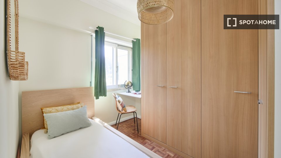 Double room Lisbon, 5 beds — photo 11