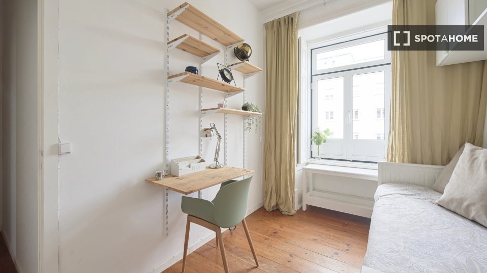 Double room Lisbon, 6 beds — photo 12