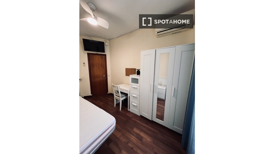 Double room Madrid, 8 beds, 275m² — photo 11