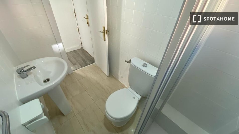Double room Madrid, 4 beds — photo 8