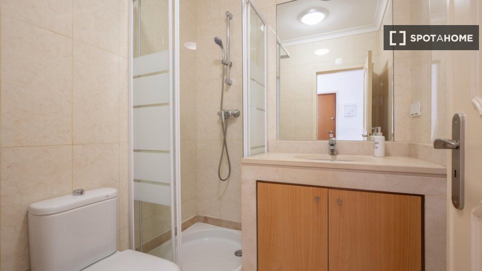 Double room Lisbon, 4 beds, 100m² — photo 15