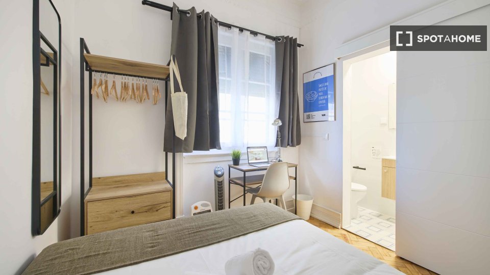 Double room Lisbon, 7 beds — photo 24