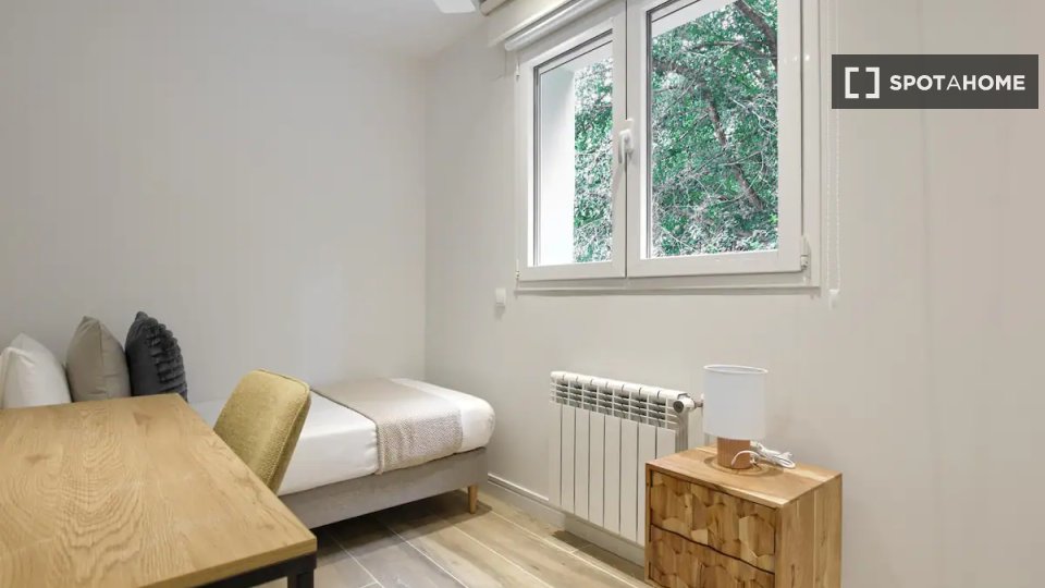 Appartamento con 2 camere da letto in affitto a Pinar del Rey, Madrid - a Madrid