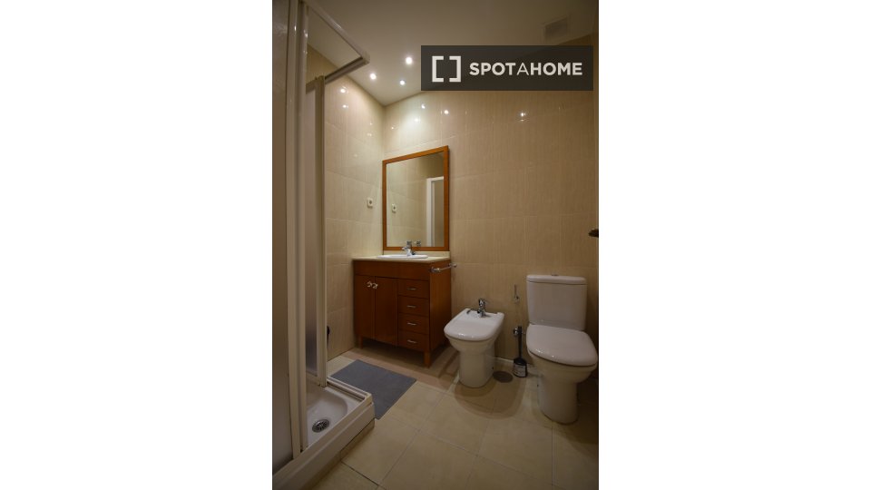 Double room Madrid, 6 beds, 200m² — photo 9