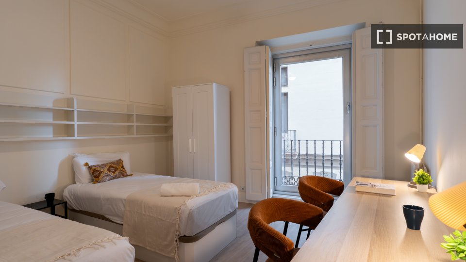 Double room Madrid, 9 beds — photo 9