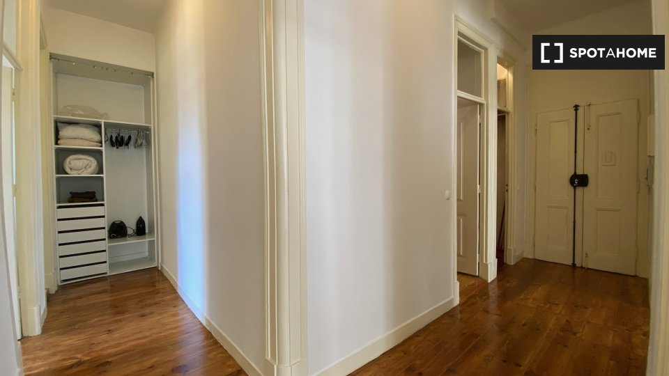 Apartment Lisbon, 2 beds, 75m² — photo 15