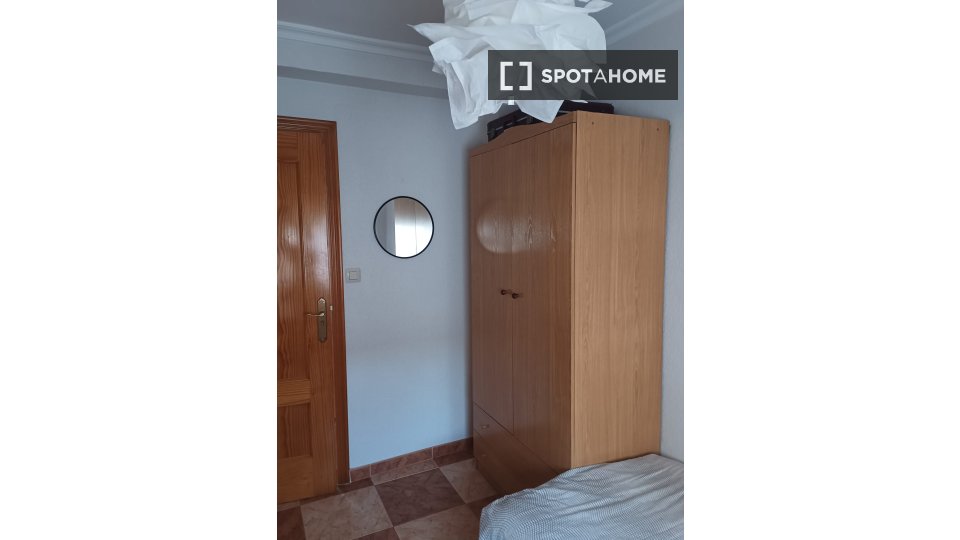 Double room Madrid, 3 beds — photo 4