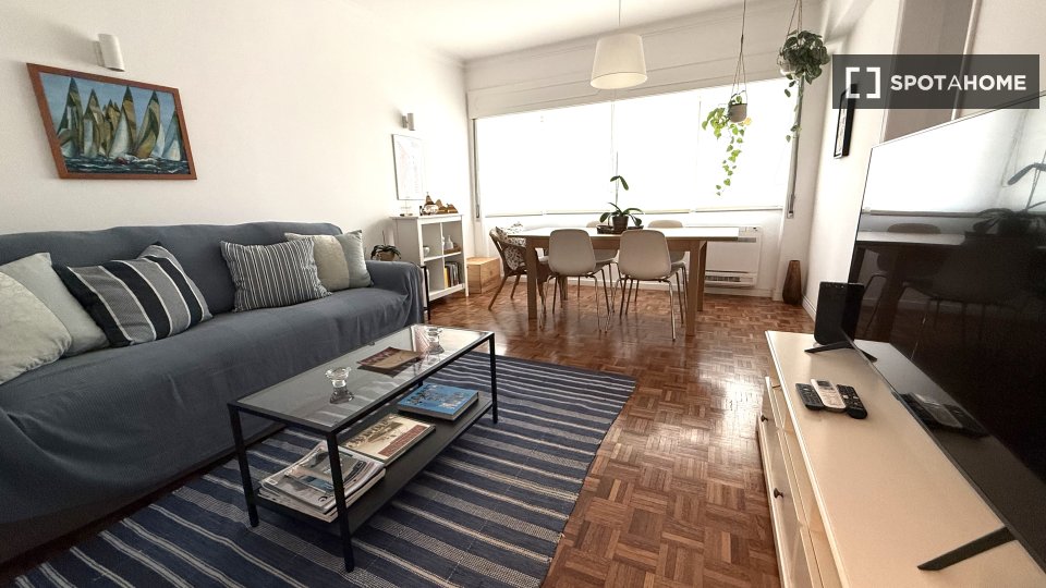 Apartment Lisbon, 2 beds, 70m² — photo 30