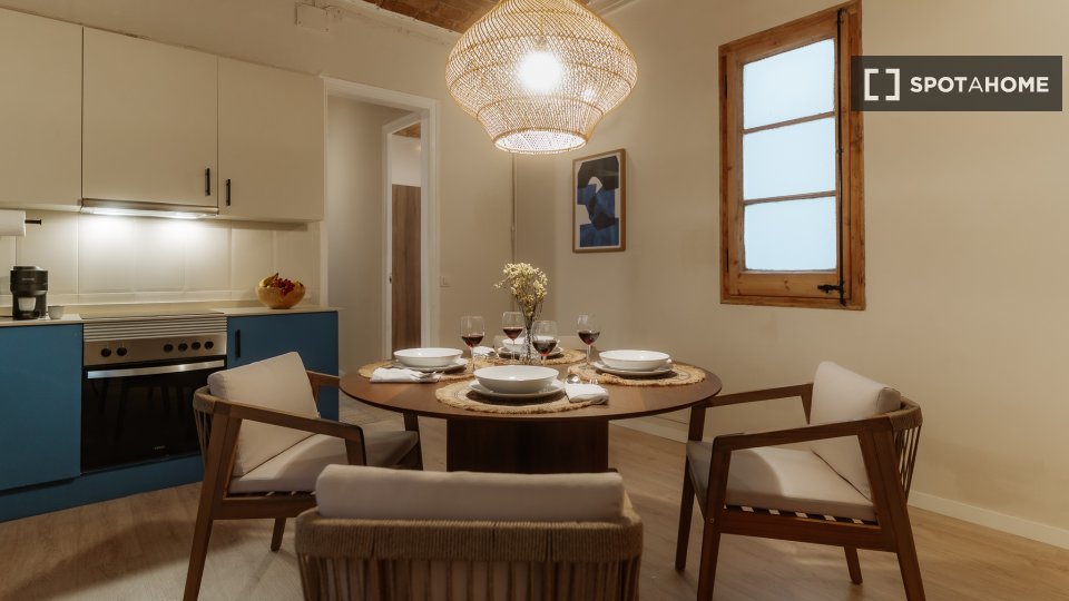 Double room Barcelona, 3 beds, 90m² — photo 19