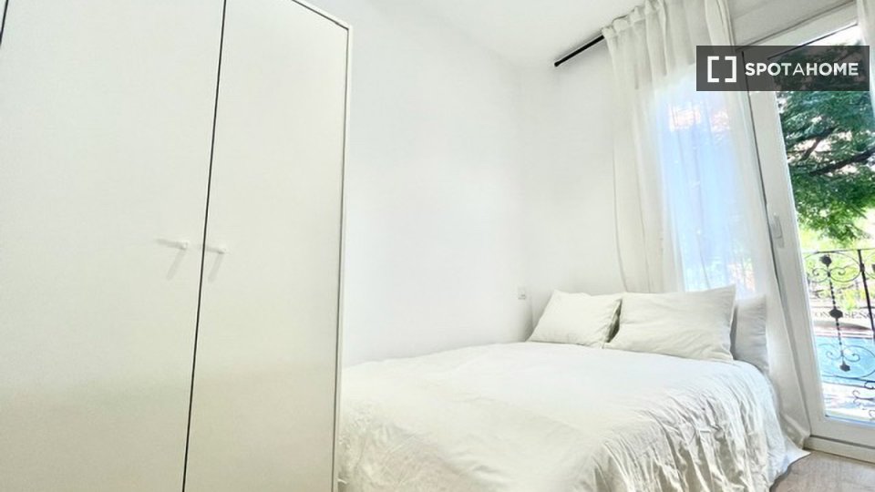 Double room Madrid, 12 beds — photo 25