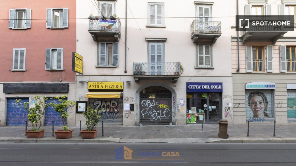 Apartment Milan, 2 beds, 68m² — photo 2