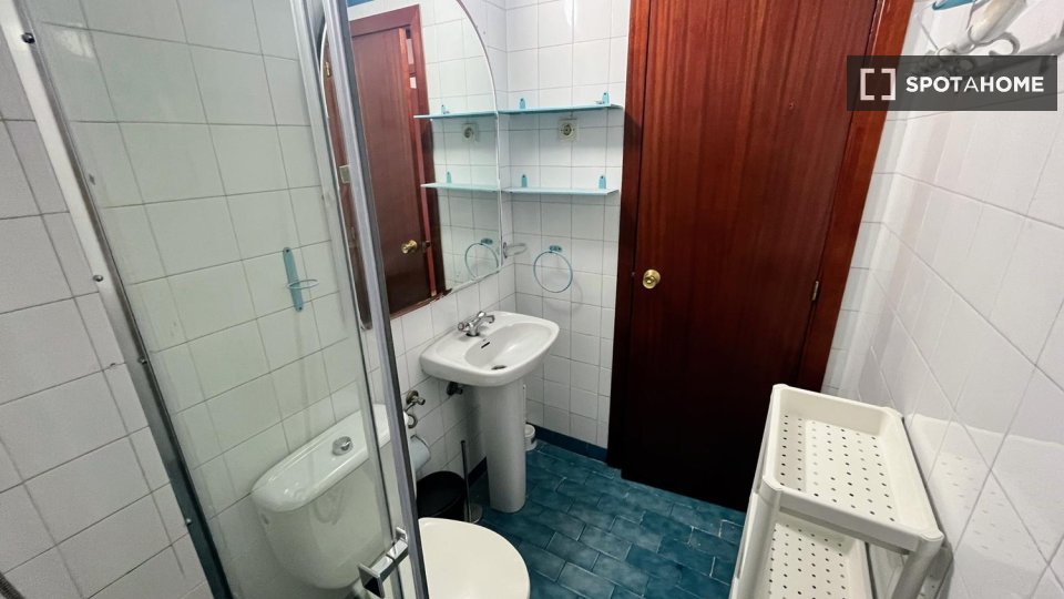 Double room Madrid, 5 beds — photo 12