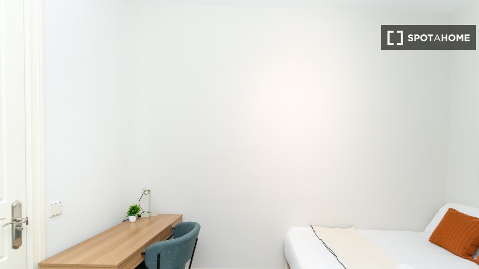 Double room Madrid, 5 beds — photo 6