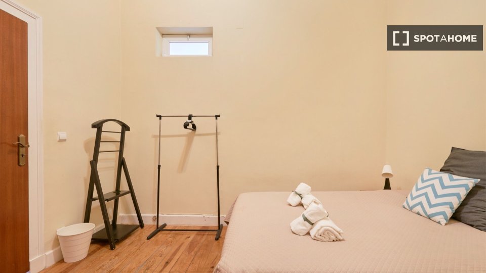 Double room Lisbon, 6 beds — photo 18