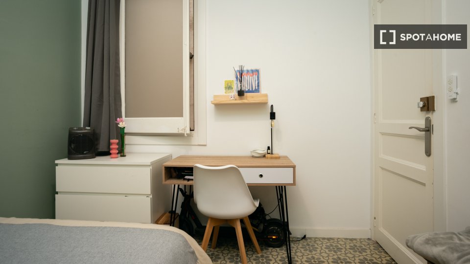 Double room Barcelona, 3 beds, 110m² — photo 10